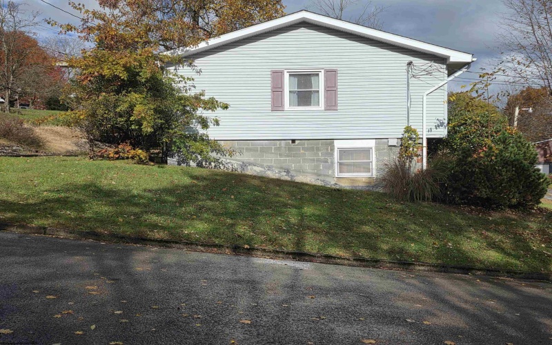 101 Dawn Street, Kingwood, West Virginia 26537, 2 Bedrooms Bedrooms, 6 Rooms Rooms,1 BathroomBathrooms,Single Family Detached,For Sale,Dawn,10162339 101 Dawn Street, Kingwood, West Virginia 26537, 2 Bedrooms Bedrooms, 6 Rooms Rooms,1 BathroomBathrooms,Single Family Detached,For Sale,Dawn,10162339