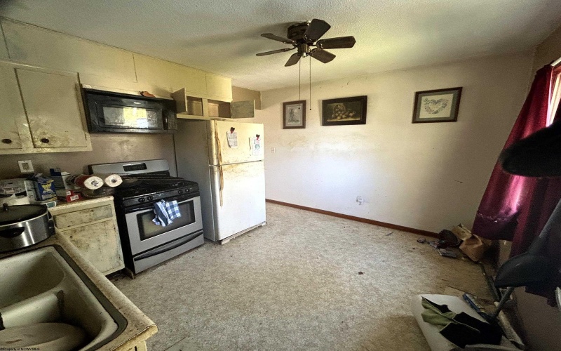 210 Bond Street, Clarksburg, West Virginia 26301, 2 Bedrooms Bedrooms, 2 Rooms Rooms,1 BathroomBathrooms,Single Family Detached,For Sale,Bond,10162334 210 Bond Street, Clarksburg, West Virginia 26301, 2 Bedrooms Bedrooms, 2 Rooms Rooms,1 BathroomBathrooms,Single Family Detached,For Sale,Bond,10162334