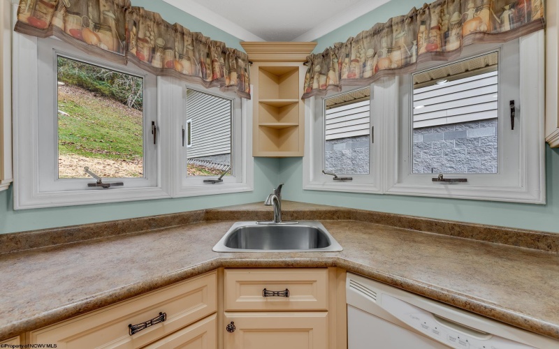 938 LAKE FLOYD Circle, Bristol, West Virginia 26426, 2 Bedrooms Bedrooms, 5 Rooms Rooms,2 BathroomsBathrooms,Single Family Detached,For Sale,LAKE FLOYD,10162337 938 LAKE FLOYD Circle, Bristol, West Virginia 26426, 2 Bedrooms Bedrooms, 5 Rooms Rooms,2 BathroomsBathrooms,Single Family Detached,For Sale,LAKE FLOYD,10162337