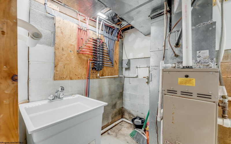 938 LAKE FLOYD Circle, Bristol, West Virginia 26426, 2 Bedrooms Bedrooms, 5 Rooms Rooms,2 BathroomsBathrooms,Single Family Detached,For Sale,LAKE FLOYD,10162337 938 LAKE FLOYD Circle, Bristol, West Virginia 26426, 2 Bedrooms Bedrooms, 5 Rooms Rooms,2 BathroomsBathrooms,Single Family Detached,For Sale,LAKE FLOYD,10162337