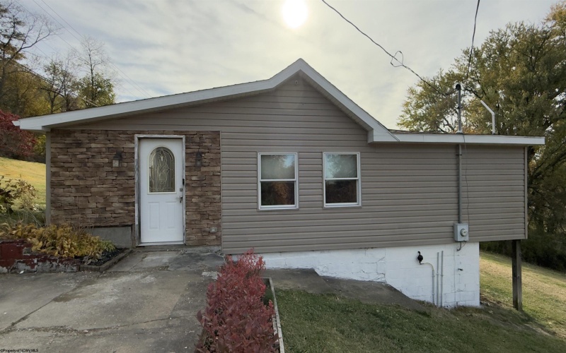 1256 GRAFTON Road, Morgantown, West Virginia 26508, 2 Bedrooms Bedrooms, 6 Rooms Rooms,2 BathroomsBathrooms,Single Family Detached,For Sale,GRAFTON,10162351 1256 GRAFTON Road, Morgantown, West Virginia 26508, 2 Bedrooms Bedrooms, 6 Rooms Rooms,2 BathroomsBathrooms,Single Family Detached,For Sale,GRAFTON,10162351