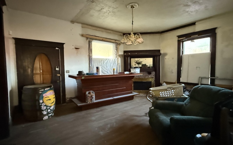 1008 Main Street, Mannington, West Virginia 26582, ,Multi-unit/income,For Sale,Main,10162353