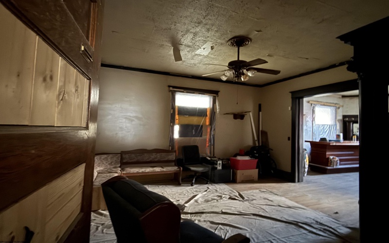 1008 Main Street, Mannington, West Virginia 26582, ,Multi-unit/income,For Sale,Main,10162353