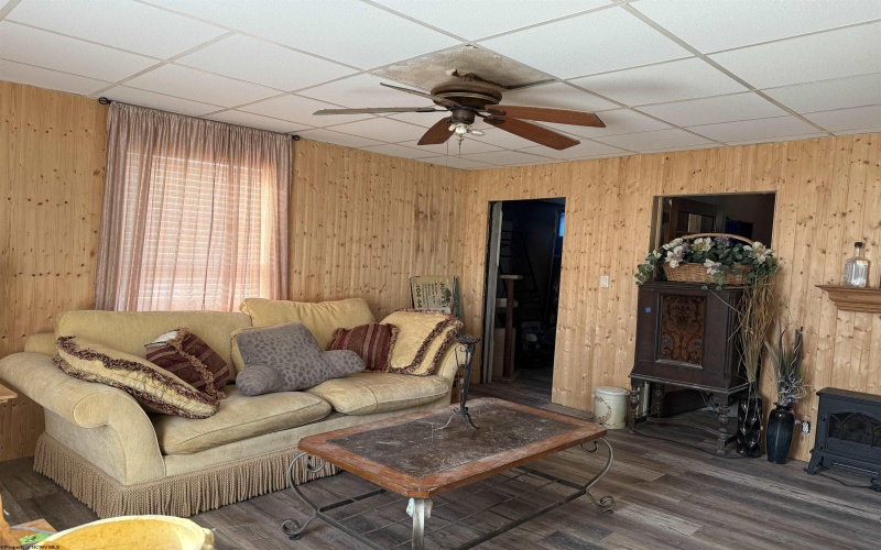 1008 Main Street, Mannington, West Virginia 26582, ,Multi-unit/income,For Sale,Main,10162353