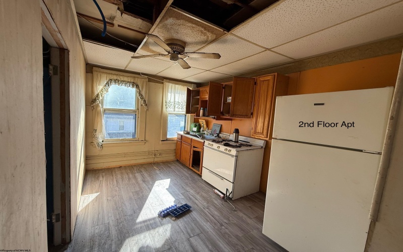 1008 Main Street, Mannington, West Virginia 26582, ,Multi-unit/income,For Sale,Main,10162353