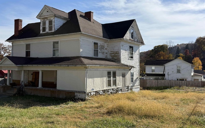 1008 Main Street, Mannington, West Virginia 26582, ,Multi-unit/income,For Sale,Main,10162353