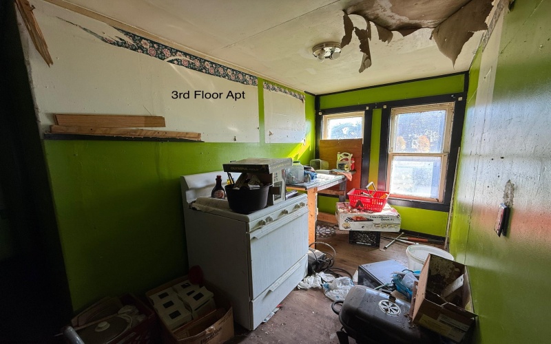 1008 Main Street, Mannington, West Virginia 26582, ,Multi-unit/income,For Sale,Main,10162353