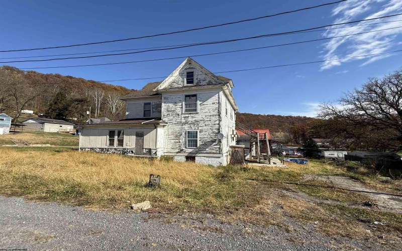 1008 Main Street, Mannington, West Virginia 26582, ,Multi-unit/income,For Sale,Main,10162353