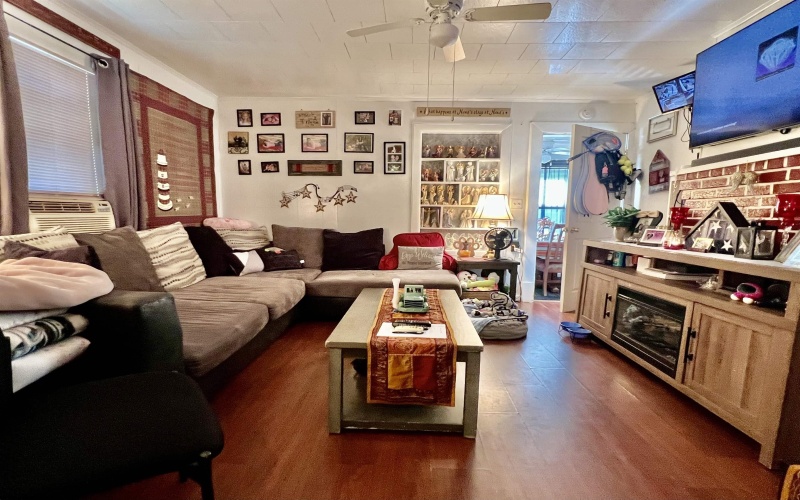 1111 Edgemont Terrace, Fairmont, West Virginia 26554, 2 Bedrooms Bedrooms, 5 Rooms Rooms,1 BathroomBathrooms,Single Family Detached,For Sale,Edgemont,10162381