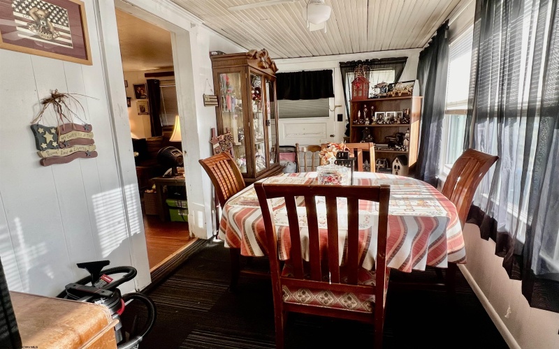 1111 Edgemont Terrace, Fairmont, West Virginia 26554, 2 Bedrooms Bedrooms, 5 Rooms Rooms,1 BathroomBathrooms,Single Family Detached,For Sale,Edgemont,10162381