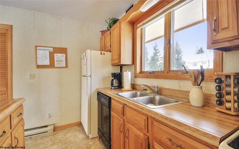 45 Deerfield Circle, Davis, West Virginia 26260, 3 Bedrooms Bedrooms, 8 Rooms Rooms,3 BathroomsBathrooms,Single Family Attached,For Sale,Deerfield,10162401