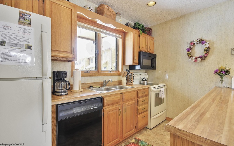 45 Deerfield Circle, Davis, West Virginia 26260, 3 Bedrooms Bedrooms, 8 Rooms Rooms,3 BathroomsBathrooms,Single Family Attached,For Sale,Deerfield,10162401