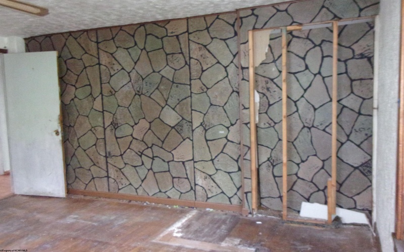 671 Chestnut Street, Clarksburg, West Virginia 26301, 3 Bedrooms Bedrooms, 8 Rooms Rooms,1 BathroomBathrooms,Single Family Detached,For Sale,Chestnut,10162435