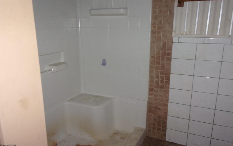 671 Chestnut Street, Clarksburg, West Virginia 26301, 3 Bedrooms Bedrooms, 8 Rooms Rooms,1 BathroomBathrooms,Single Family Detached,For Sale,Chestnut,10162435