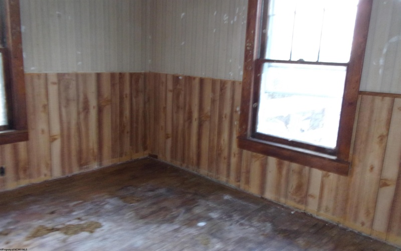 671 Chestnut Street, Clarksburg, West Virginia 26301, 3 Bedrooms Bedrooms, 8 Rooms Rooms,1 BathroomBathrooms,Single Family Detached,For Sale,Chestnut,10162435