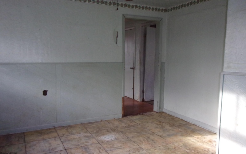 671 Chestnut Street, Clarksburg, West Virginia 26301, 3 Bedrooms Bedrooms, 8 Rooms Rooms,1 BathroomBathrooms,Single Family Detached,For Sale,Chestnut,10162435