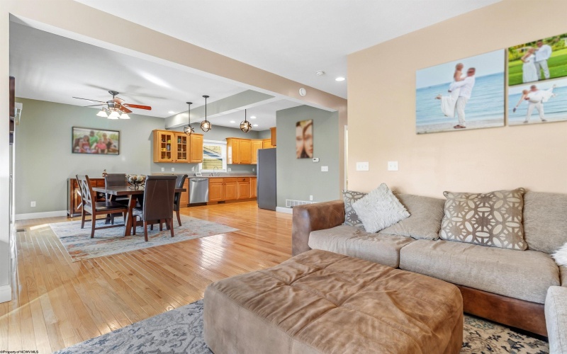 4 Oak Ridge Drive, Morgantown, West Virginia 26508, 3 Bedrooms Bedrooms, 7 Rooms Rooms,3 BathroomsBathrooms,Single Family Attached,For Sale,Oak Ridge,10162443