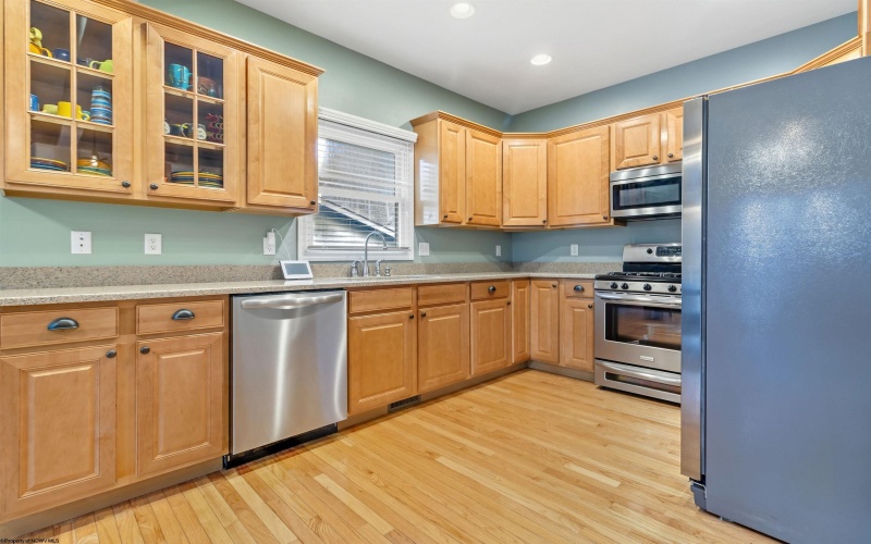 4 Oak Ridge Drive, Morgantown, West Virginia 26508, 3 Bedrooms Bedrooms, 7 Rooms Rooms,3 BathroomsBathrooms,Single Family Attached,For Sale,Oak Ridge,10162443