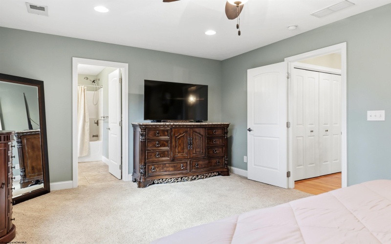 4 Oak Ridge Drive, Morgantown, West Virginia 26508, 3 Bedrooms Bedrooms, 7 Rooms Rooms,3 BathroomsBathrooms,Single Family Attached,For Sale,Oak Ridge,10162443