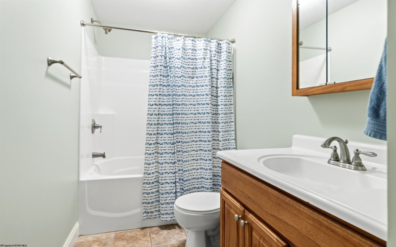 4 Oak Ridge Drive, Morgantown, West Virginia 26508, 3 Bedrooms Bedrooms, 7 Rooms Rooms,3 BathroomsBathrooms,Single Family Attached,For Sale,Oak Ridge,10162443