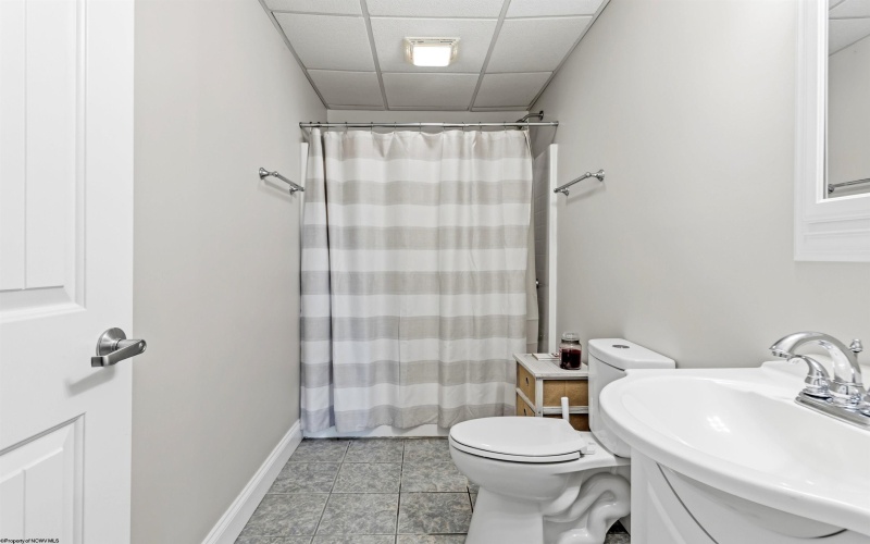 4 Oak Ridge Drive, Morgantown, West Virginia 26508, 3 Bedrooms Bedrooms, 7 Rooms Rooms,3 BathroomsBathrooms,Single Family Attached,For Sale,Oak Ridge,10162443