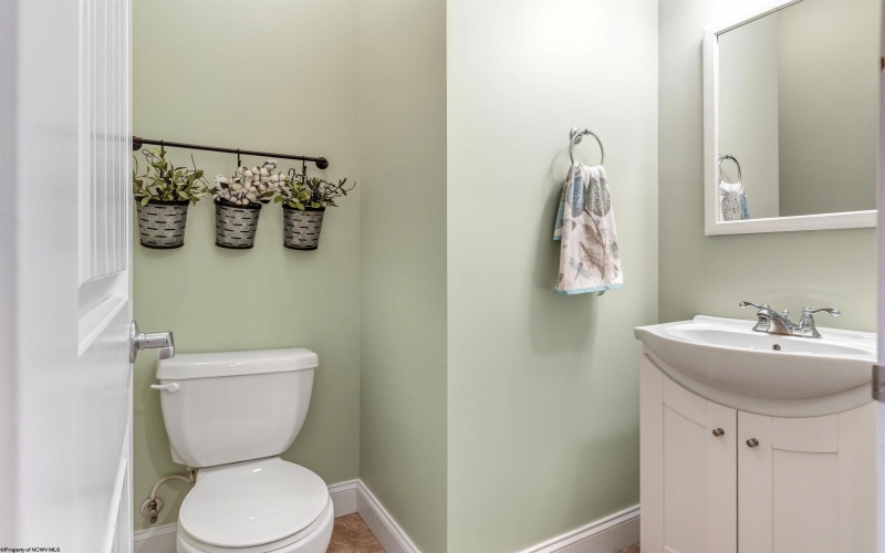 4 Oak Ridge Drive, Morgantown, West Virginia 26508, 3 Bedrooms Bedrooms, 7 Rooms Rooms,3 BathroomsBathrooms,Single Family Attached,For Sale,Oak Ridge,10162443