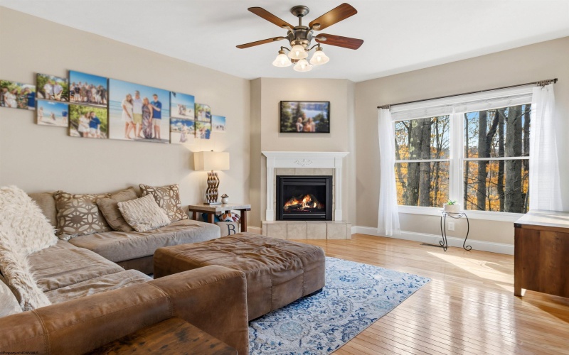 4 Oak Ridge Drive, Morgantown, West Virginia 26508, 3 Bedrooms Bedrooms, 7 Rooms Rooms,3 BathroomsBathrooms,Single Family Attached,For Sale,Oak Ridge,10162443