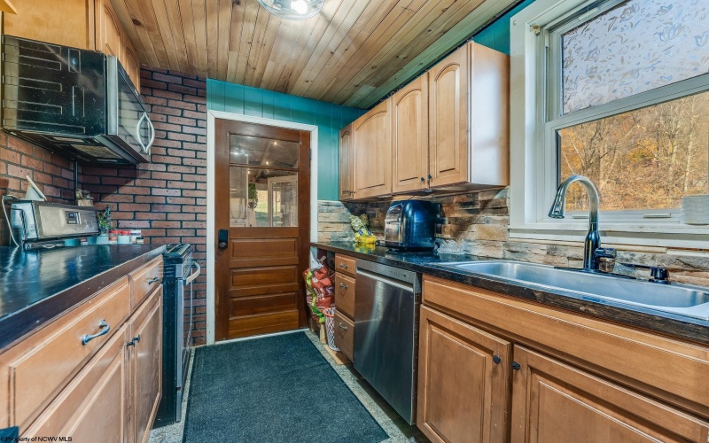 135 Knotts Avenue, Grafton, West Virginia 26354, 3 Bedrooms Bedrooms, 6 Rooms Rooms,1 BathroomBathrooms,Single Family Detached,For Sale,Knotts,10162437