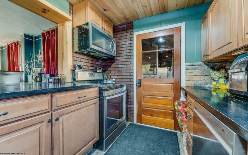 135 Knotts Avenue, Grafton, West Virginia 26354, 3 Bedrooms Bedrooms, 6 Rooms Rooms,1 BathroomBathrooms,Single Family Detached,For Sale,Knotts,10162437