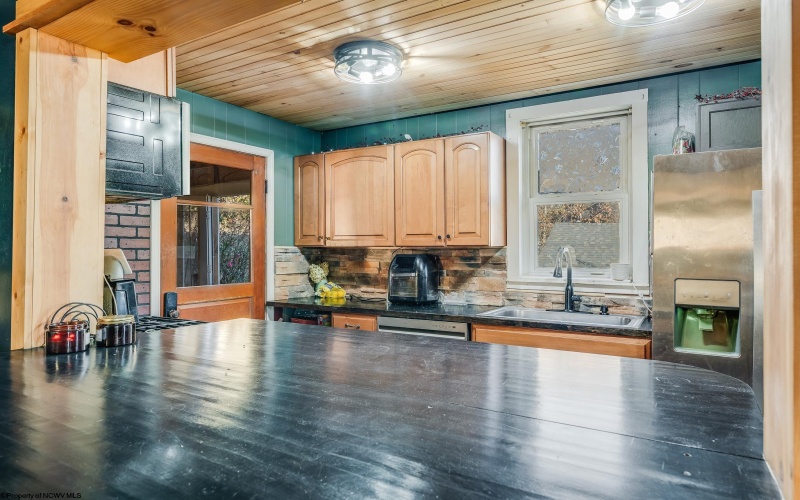 135 Knotts Avenue, Grafton, West Virginia 26354, 3 Bedrooms Bedrooms, 6 Rooms Rooms,1 BathroomBathrooms,Single Family Detached,For Sale,Knotts,10162437