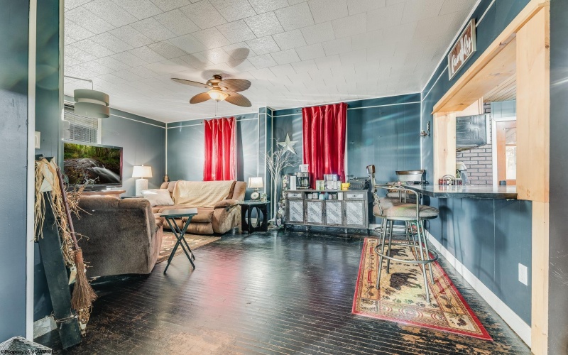 135 Knotts Avenue, Grafton, West Virginia 26354, 3 Bedrooms Bedrooms, 6 Rooms Rooms,1 BathroomBathrooms,Single Family Detached,For Sale,Knotts,10162437