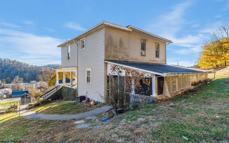 135 Knotts Avenue, Grafton, West Virginia 26354, 3 Bedrooms Bedrooms, 6 Rooms Rooms,1 BathroomBathrooms,Single Family Detached,For Sale,Knotts,10162437