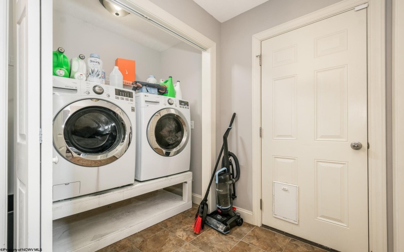 104 Granite Drive, Morgantown, West Virginia 26508, 4 Bedrooms Bedrooms, 8 Rooms Rooms,3 BathroomsBathrooms,Single Family Detached,For Sale,Granite,10162436