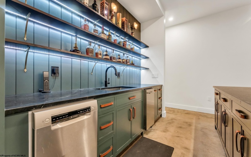 76 Delrose Drive, Morgantown, West Virginia 26508, 4 Bedrooms Bedrooms, 9 Rooms Rooms,3 BathroomsBathrooms,Single Family Detached,For Sale,Delrose,10162449