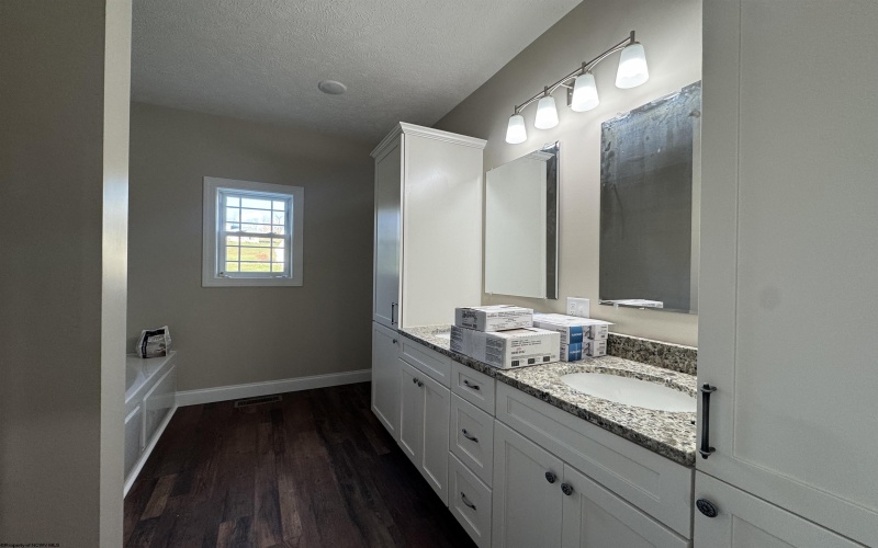 134 Kimberly Circle, Fairmont, West Virginia 26554, 3 Bedrooms Bedrooms, 7 Rooms Rooms,2 BathroomsBathrooms,Single Family Detached,For Sale,Kimberly,10162448