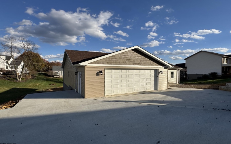 134 Kimberly Circle, Fairmont, West Virginia 26554, 3 Bedrooms Bedrooms, 7 Rooms Rooms,2 BathroomsBathrooms,Single Family Detached,For Sale,Kimberly,10162448