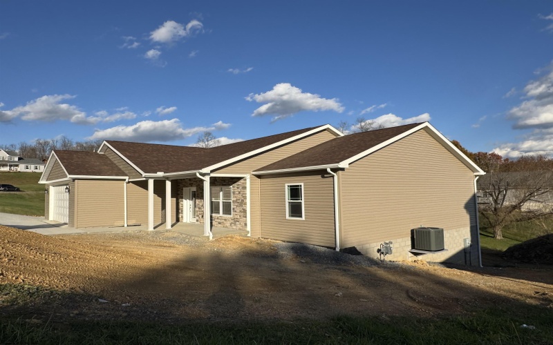 134 Kimberly Circle, Fairmont, West Virginia 26554, 3 Bedrooms Bedrooms, 7 Rooms Rooms,2 BathroomsBathrooms,Single Family Detached,For Sale,Kimberly,10162448