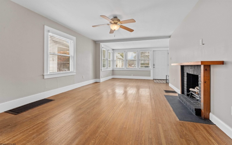 1109 Gaston Avenue, Fairmont, West Virginia 26554, 3 Bedrooms Bedrooms, 6 Rooms Rooms,1 BathroomBathrooms,Single Family Detached,For Sale,Gaston,10162468 1109 Gaston Avenue, Fairmont, West Virginia 26554, 3 Bedrooms Bedrooms, 6 Rooms Rooms,1 BathroomBathrooms,Single Family Detached,For Sale,Gaston,10162468