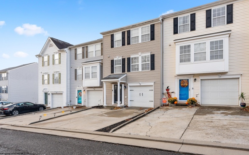 131 Birds Eye View Drive, Morgantown, West Virginia 26501, 3 Bedrooms Bedrooms, 8 Rooms Rooms,2 BathroomsBathrooms,Single Family Attached,For Sale,Birds Eye View,10162464 131 Birds Eye View Drive, Morgantown, West Virginia 26501, 3 Bedrooms Bedrooms, 8 Rooms Rooms,2 BathroomsBathrooms,Single Family Attached,For Sale,Birds Eye View,10162464