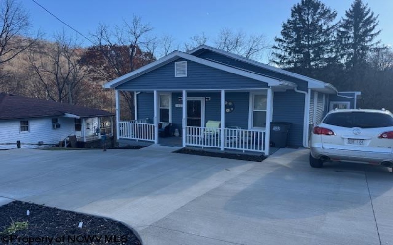 403 Thomas Avenue, Nutter Fort, West Virginia 26301, 2 Bedrooms Bedrooms, 6 Rooms Rooms,1 BathroomBathrooms,Single Family Detached,For Sale,Thomas,10162463 403 Thomas Avenue, Nutter Fort, West Virginia 26301, 2 Bedrooms Bedrooms, 6 Rooms Rooms,1 BathroomBathrooms,Single Family Detached,For Sale,Thomas,10162463