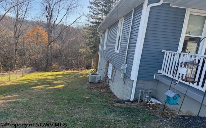 403 Thomas Avenue, Nutter Fort, West Virginia 26301, 2 Bedrooms Bedrooms, 6 Rooms Rooms,1 BathroomBathrooms,Single Family Detached,For Sale,Thomas,10162463 403 Thomas Avenue, Nutter Fort, West Virginia 26301, 2 Bedrooms Bedrooms, 6 Rooms Rooms,1 BathroomBathrooms,Single Family Detached,For Sale,Thomas,10162463