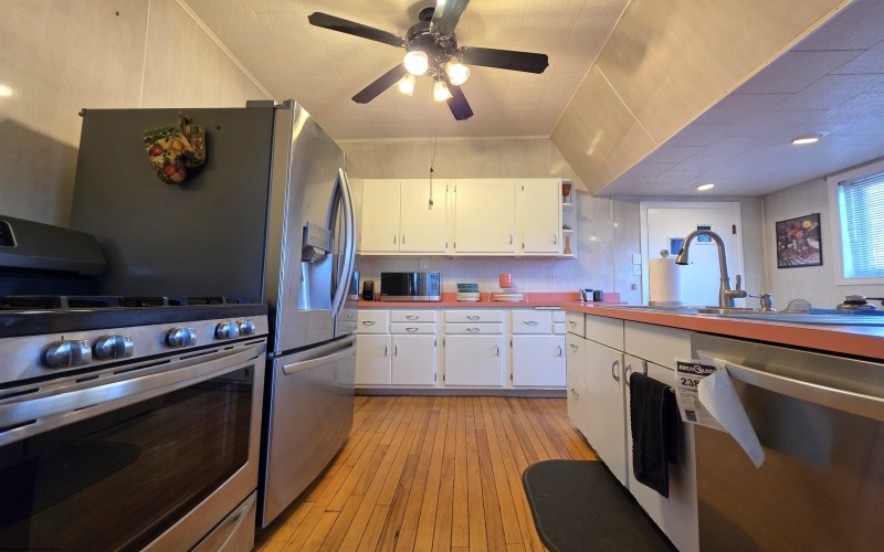 414 Maple Avenue, Fairmont, West Virginia 26554, 2 Bedrooms Bedrooms, 6 Rooms Rooms,2 BathroomsBathrooms,Single Family Detached,For Sale,Maple,10162476 414 Maple Avenue, Fairmont, West Virginia 26554, 2 Bedrooms Bedrooms, 6 Rooms Rooms,2 BathroomsBathrooms,Single Family Detached,For Sale,Maple,10162476