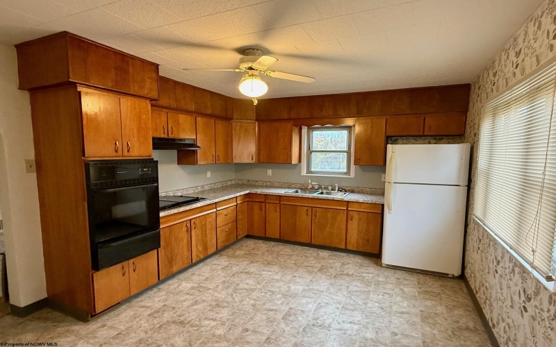 1310 Adams Avenue, Clarksburg, West Virginia 26301, 3 Bedrooms Bedrooms, 6 Rooms Rooms,1 BathroomBathrooms,Single Family Detached,For Sale,Adams,10162471 1310 Adams Avenue, Clarksburg, West Virginia 26301, 3 Bedrooms Bedrooms, 6 Rooms Rooms,1 BathroomBathrooms,Single Family Detached,For Sale,Adams,10162471