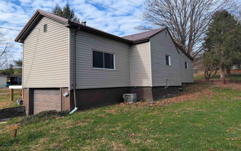 2340 George Washington Highway, Grafton, West Virginia 26354, 3 Bedrooms Bedrooms, 8 Rooms Rooms,2 BathroomsBathrooms,Single Family Detached,For Sale,George Washington,10162487 2340 George Washington Highway, Grafton, West Virginia 26354, 3 Bedrooms Bedrooms, 8 Rooms Rooms,2 BathroomsBathrooms,Single Family Detached,For Sale,George Washington,10162487