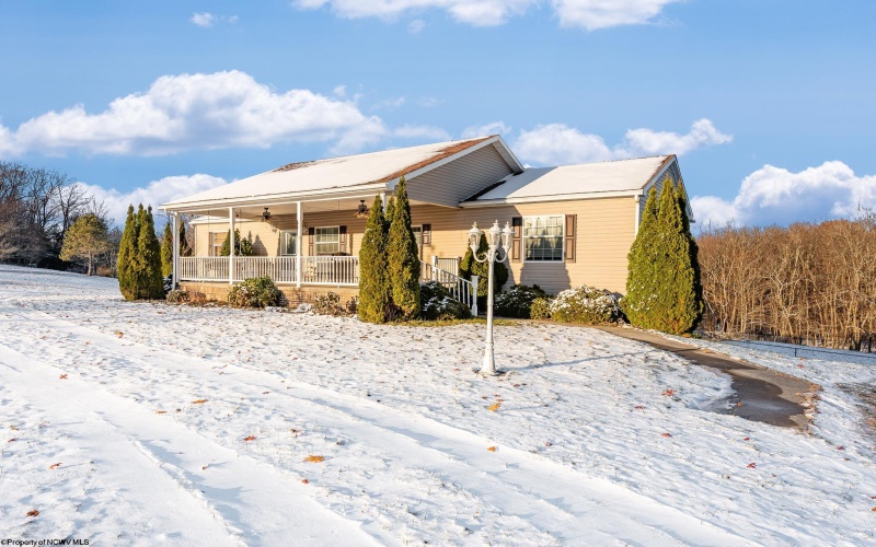 516 Braddock Road, Markleysburg, Pennsylvania 15459, 3 Bedrooms Bedrooms, 6 Rooms Rooms,3 BathroomsBathrooms,Single Family Detached,For Sale,Braddock,10162497