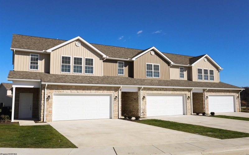 141 Willow Oak Drive, Bridgeport, West Virginia 26330, 3 Bedrooms Bedrooms, 6 Rooms Rooms,3 BathroomsBathrooms,Single Family Attached,For Sale,Willow Oak,10162516