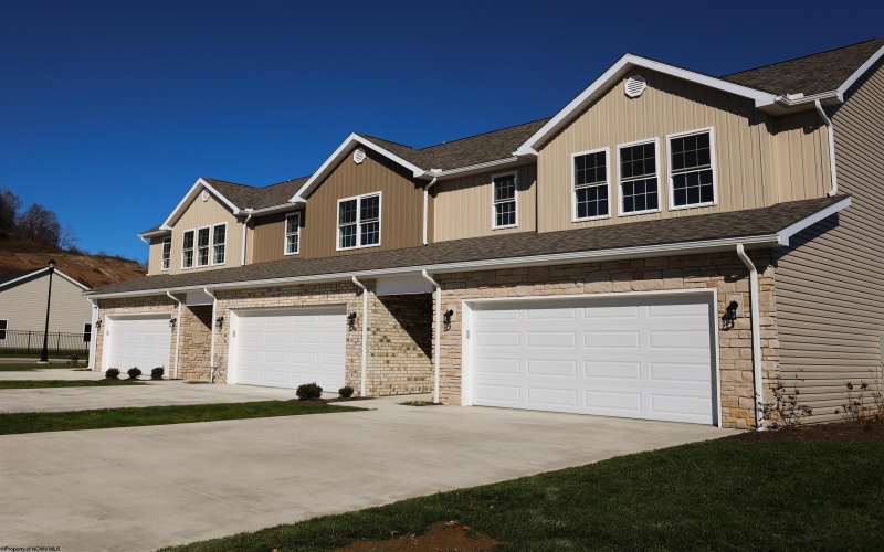 141 Willow Oak Drive, Bridgeport, West Virginia 26330, 3 Bedrooms Bedrooms, 6 Rooms Rooms,3 BathroomsBathrooms,Single Family Attached,For Sale,Willow Oak,10162516