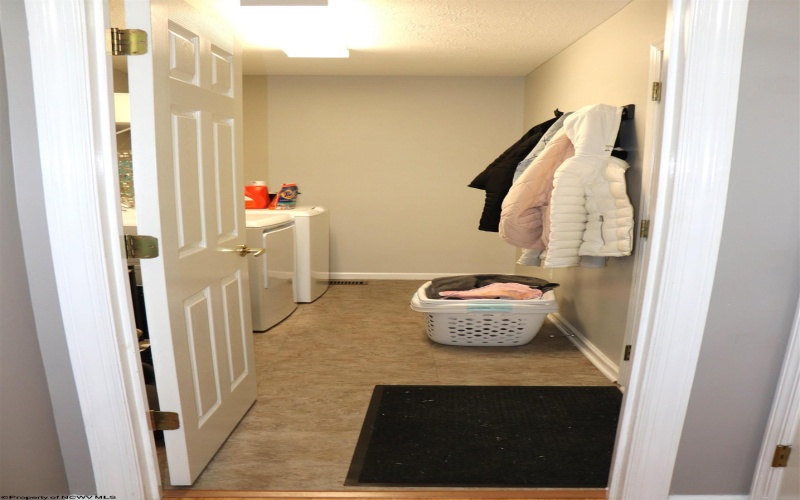 145 Meadow Ridge Drive, Morgantown, West Virginia 26505, 3 Bedrooms Bedrooms, 6 Rooms Rooms,3 BathroomsBathrooms,Residential Rentals,For Rent,Meadow Ridge,10162518 145 Meadow Ridge Drive, Morgantown, West Virginia 26505, 3 Bedrooms Bedrooms, 6 Rooms Rooms,3 BathroomsBathrooms,Residential Rentals,For Rent,Meadow Ridge,10162518