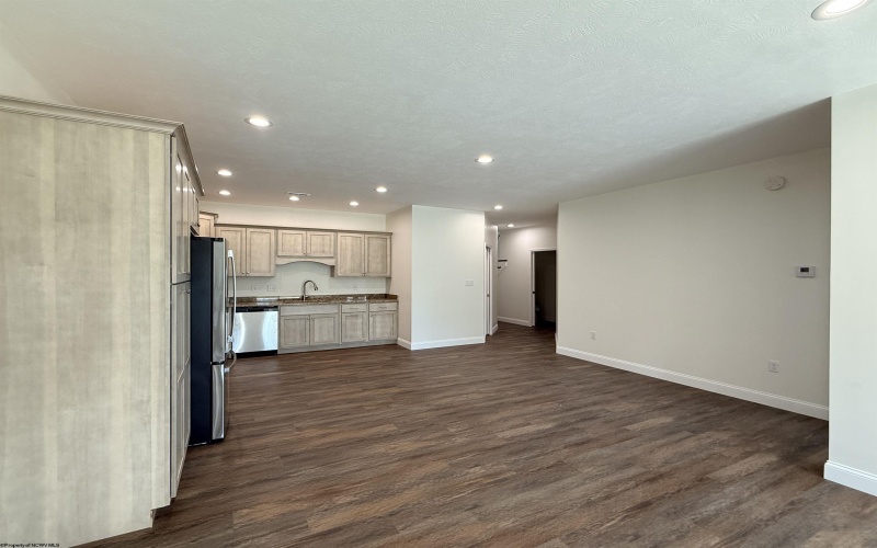142 Willow Oak Drive, Bridgeport, West Virginia 26330, 3 Bedrooms Bedrooms, 6 Rooms Rooms,3 BathroomsBathrooms,Single Family Attached,For Sale,Willow Oak,0,10162514