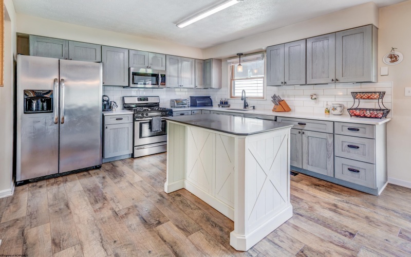 670 Elysian Avenue, Morgantown, West Virginia 26501, 3 Bedrooms Bedrooms, 8 Rooms Rooms,2 BathroomsBathrooms,Single Family Detached,For Sale,Elysian,10162526